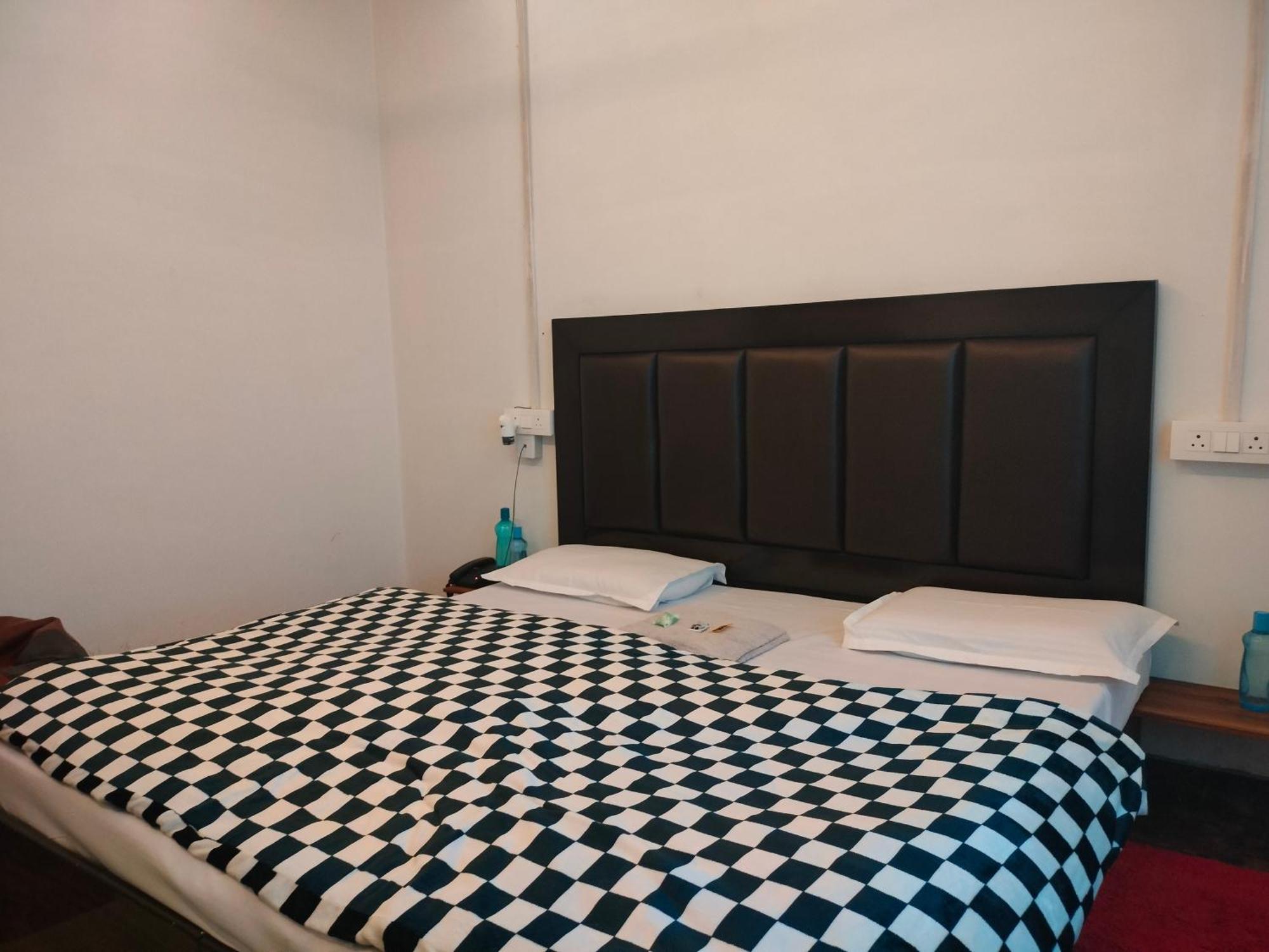 Kishan Home Stay Mathura Extérieur photo